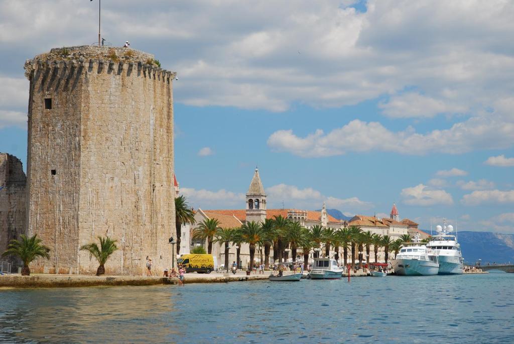 Apartments Zdravko Trogir Ngoại thất bức ảnh
